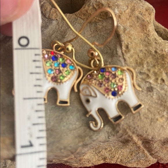 5/$10❤️NEW Enamel & Rhinestones White Trunks up Elephant Dangling Earrings - Picture 3 of 3